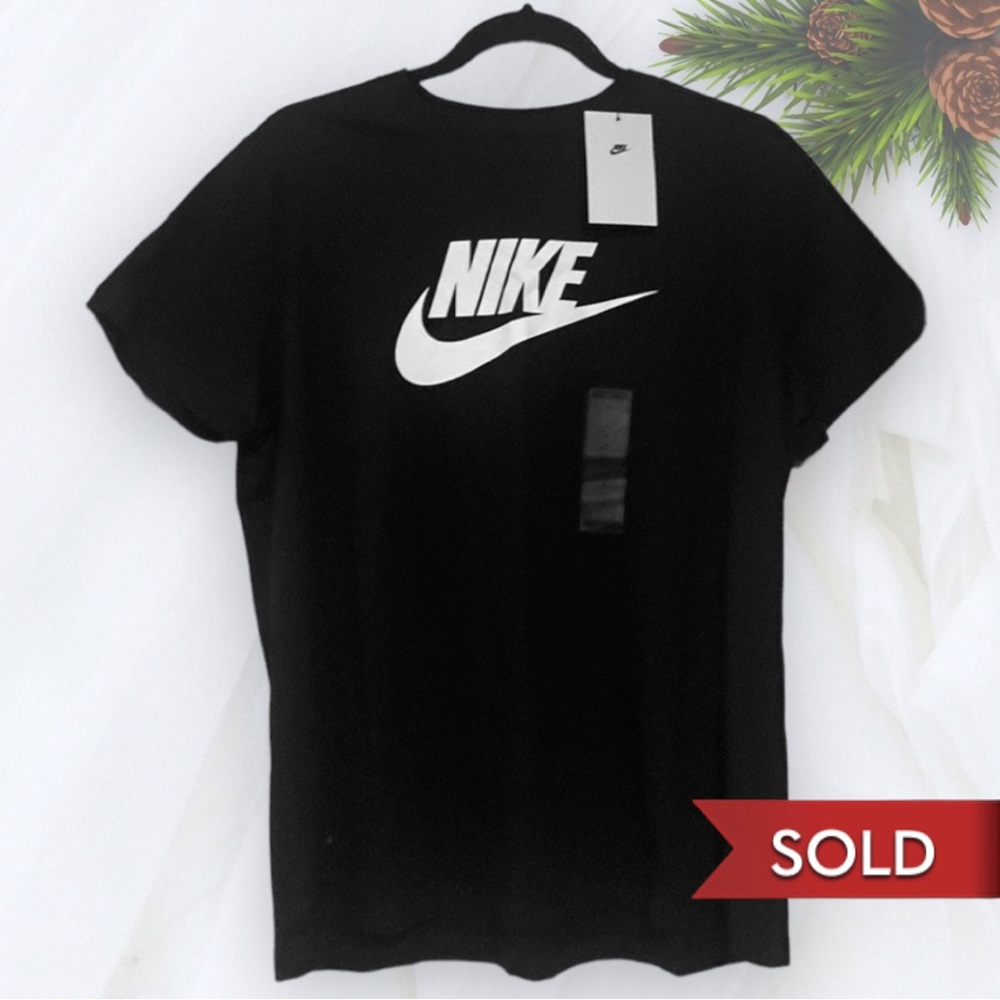 NEW Nike Tee